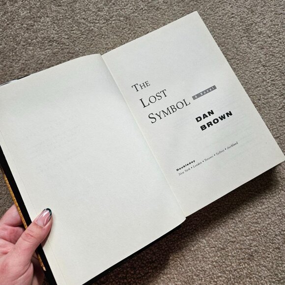 4/$25 The Lost Symbol by Dan Brown - Hardcover - Picture 2 of 5